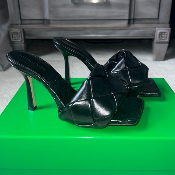 BOTTEGA VENETA BLACK LIFO SANDALS 6 - Picture 2 of 7